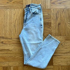 Light Wash Ultra High Rise Mom Jean